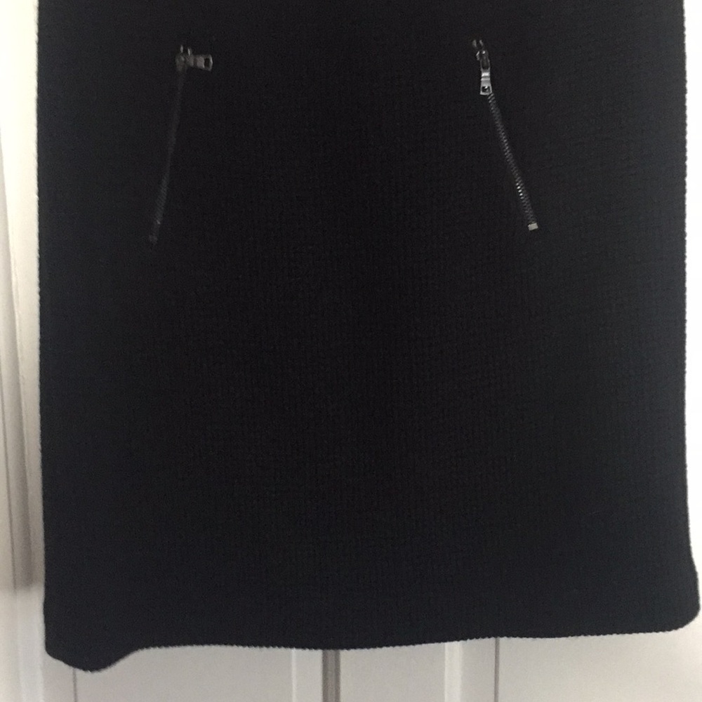 Black knit short skirt